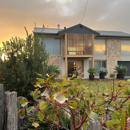 Sunsets On Martyrs Coastal Luxury Beach House Питерборо Экстерьер фото